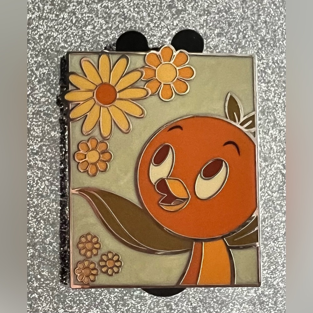 Disney: 2023 Passholder Exclusive Limited Edition Orange Bird Pin